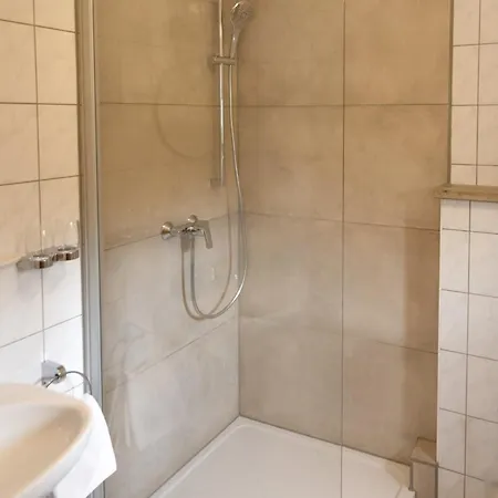 Zu Den 3 Heiligen فندق